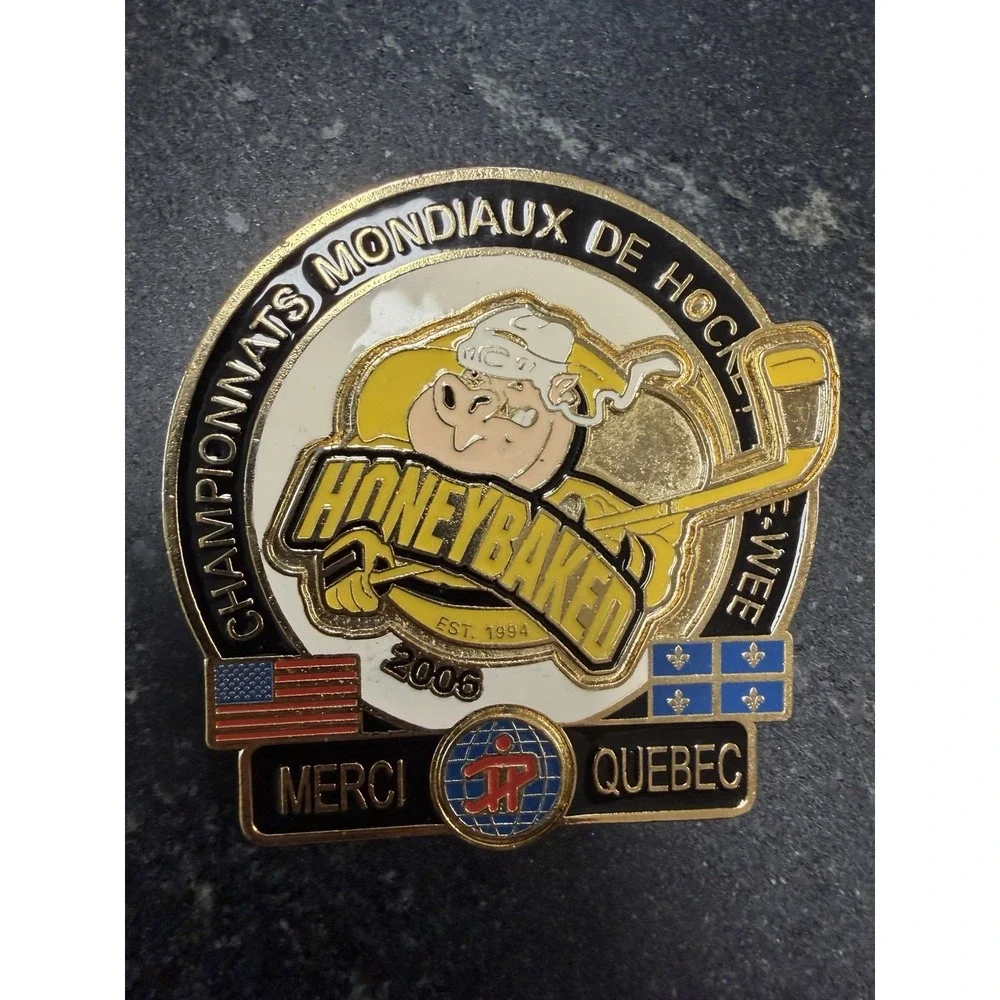 Lot 6‎ Quebec International Pee-Wee Hockey Tournament Trading Pins 2004-2006 3